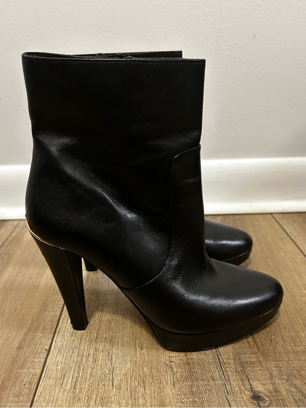 Michael Kors Women's Black Leather High-Heel Ankle Boots size 7.5